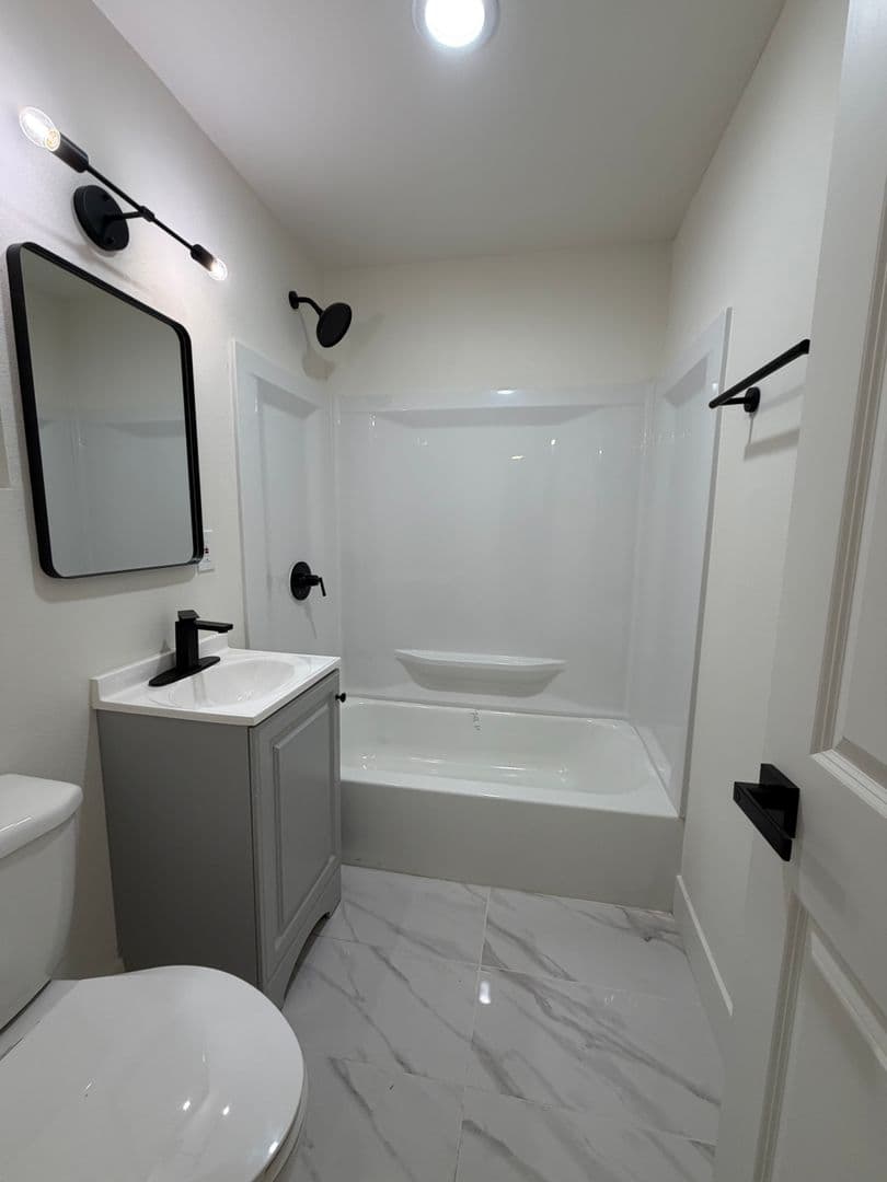 Redondo Beach Apartment: 18216 Kingsdale Ave