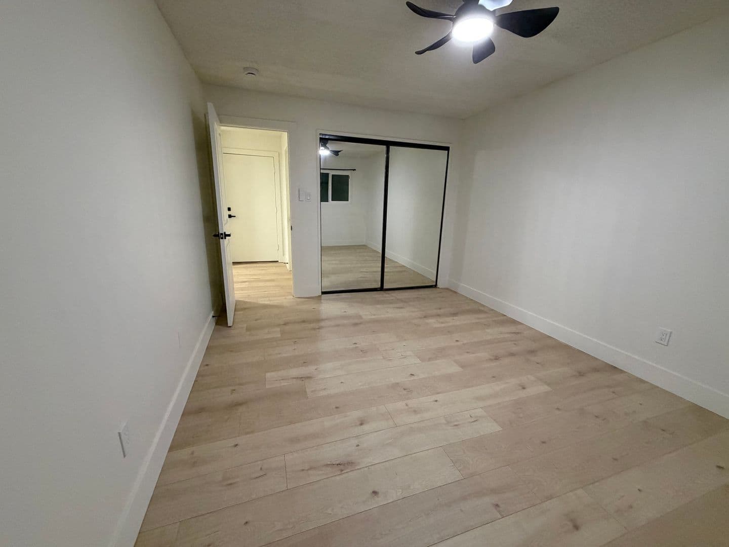 Redondo Beach Apartment: 18216 Kingsdale Ave