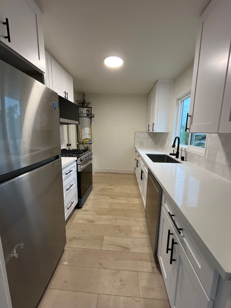 Anaheim Apartment: 109 E Alberta St