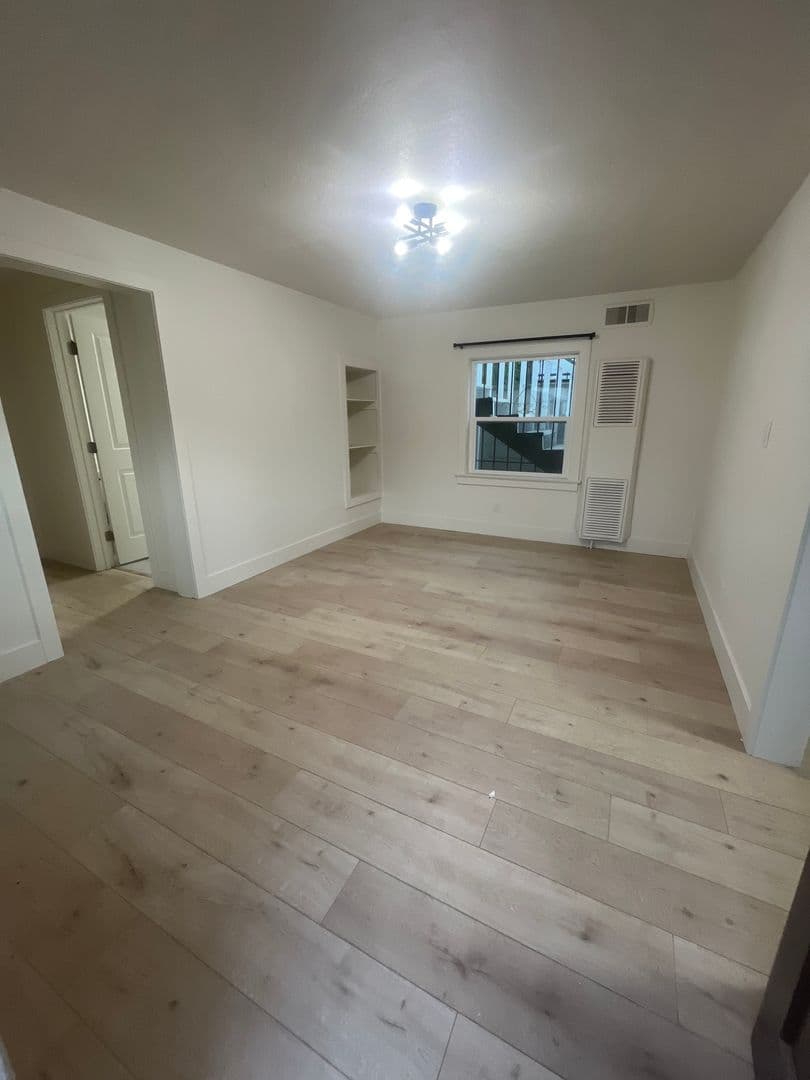 Anaheim Apartment: 109 E Alberta St