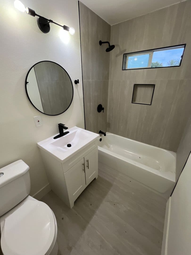 Anaheim Apartment: 109 E Alberta St