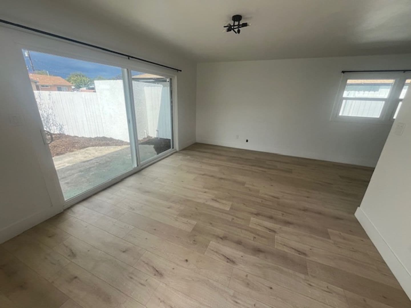 Anaheim Apartment: 1530 Juno Ave