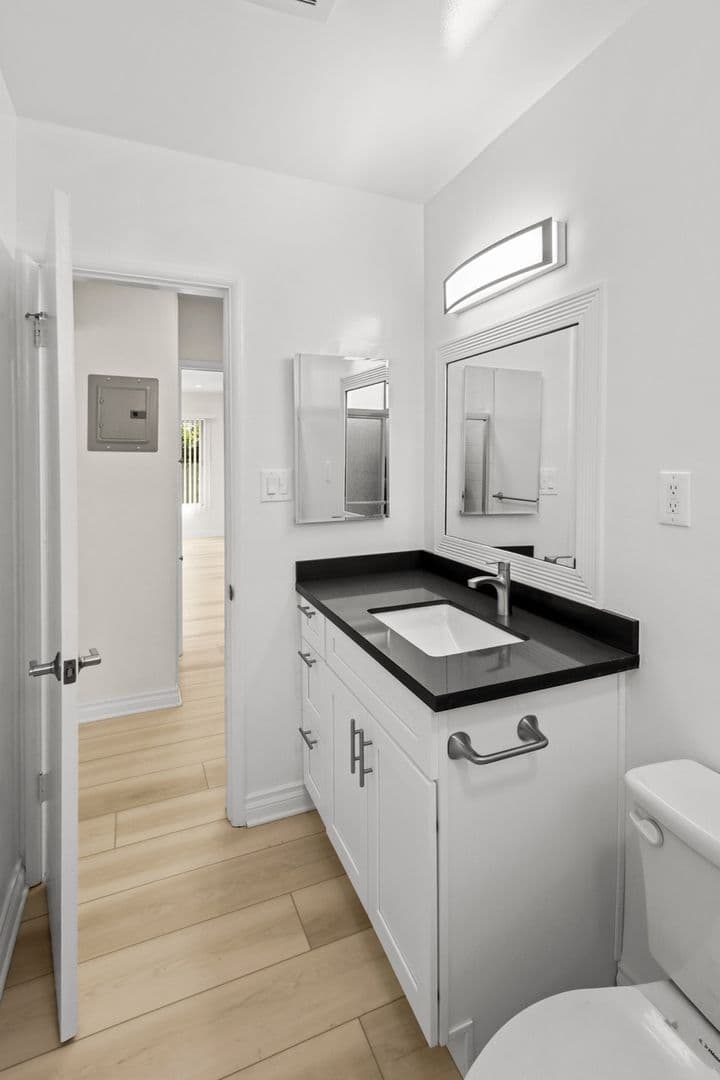 Los Angeles Apartment: 1226 McClellan Drive