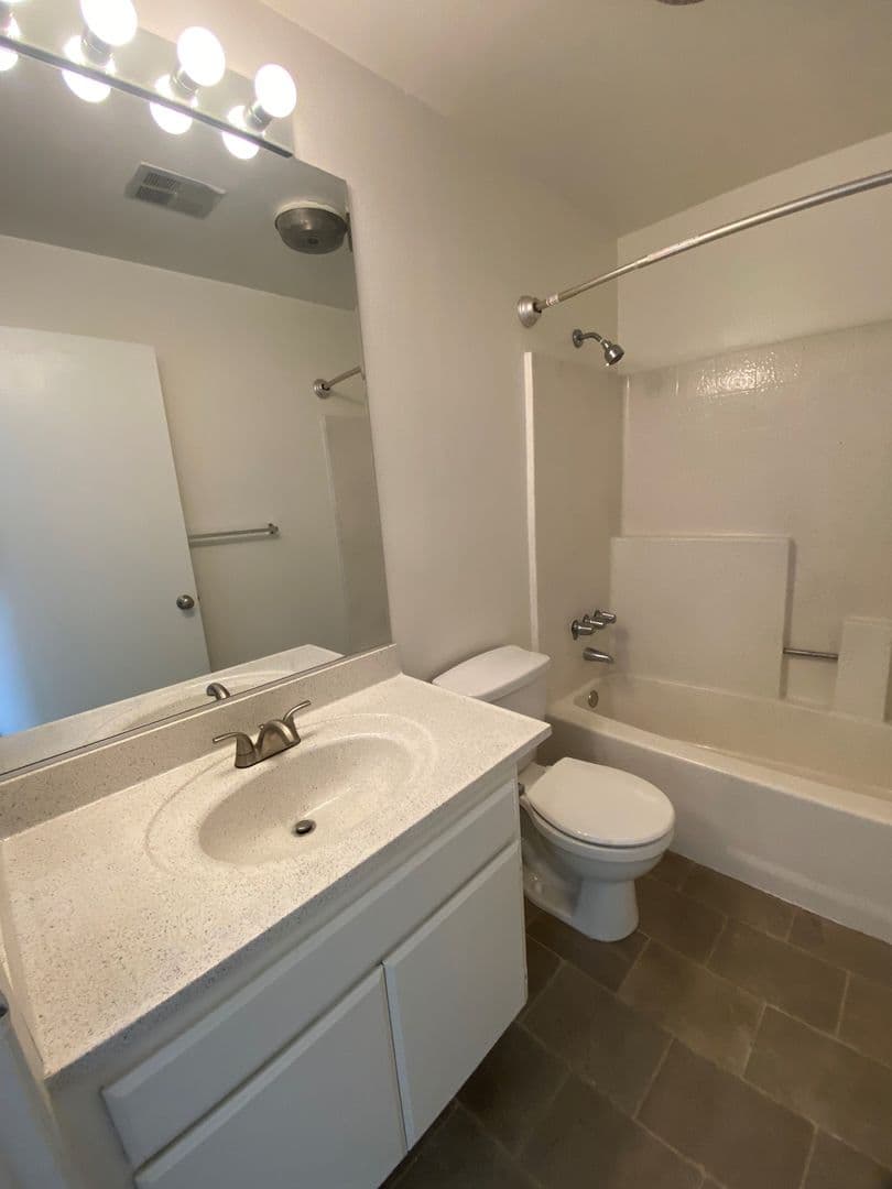 Los Angeles Apartment: 3642 Hughes Ave