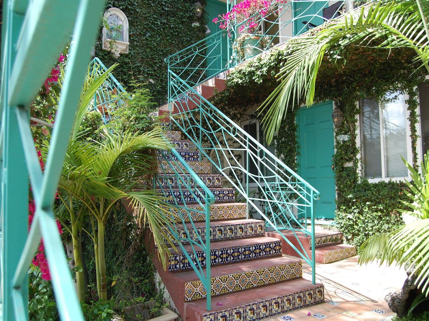 Los Angeles Apartment: 901 N Formosa Ave