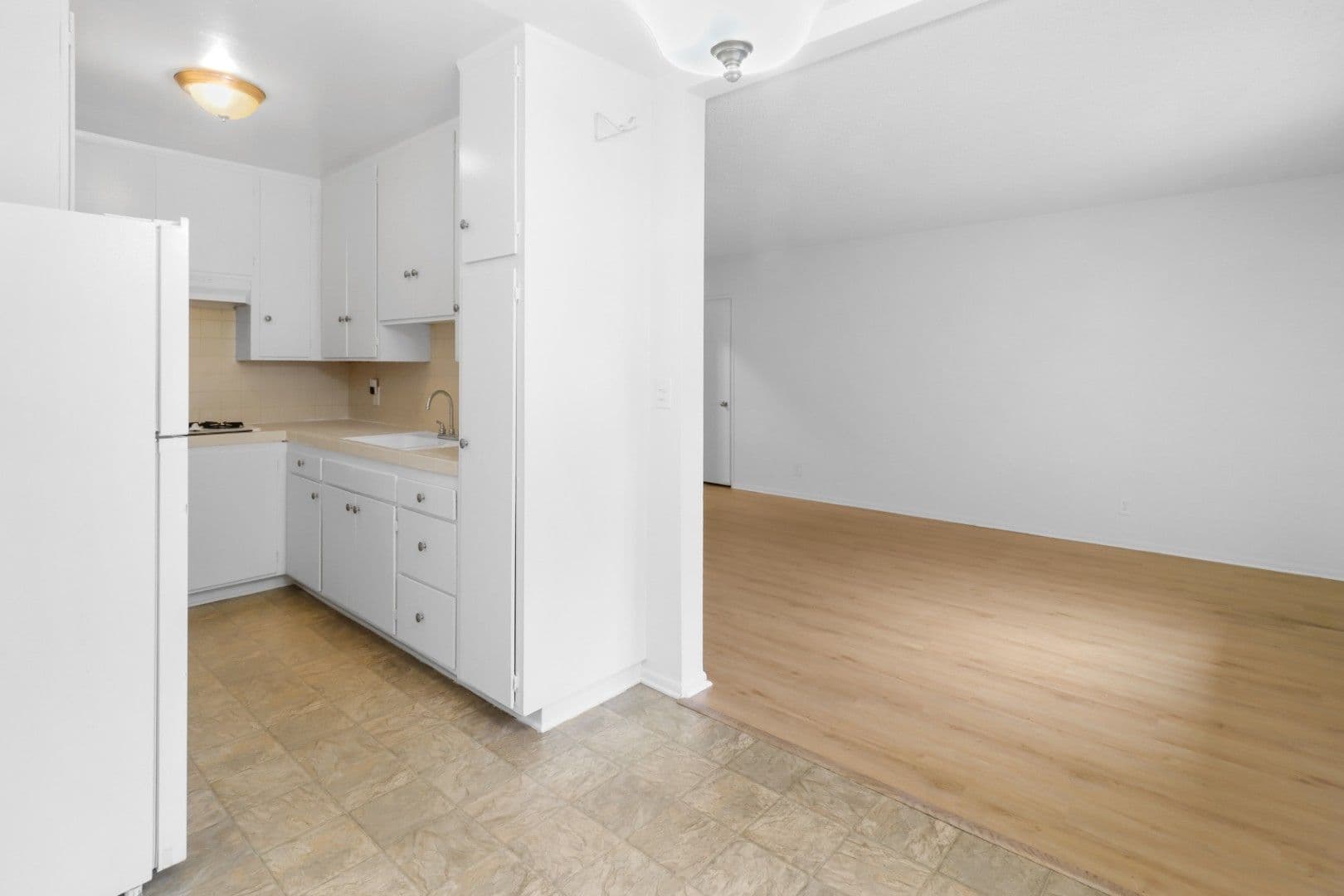 Los Angeles Apartment: 3709 Midvale Ave