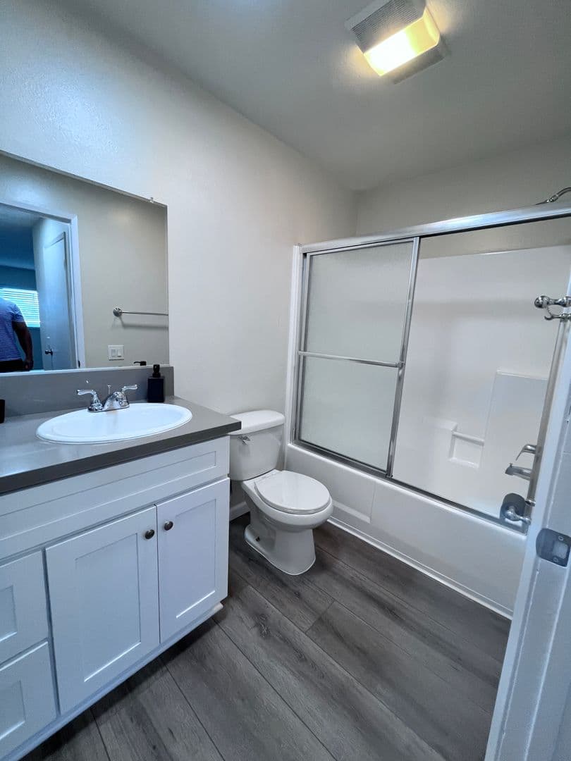 Sunland Apartment: 8608 Foothill Blvd