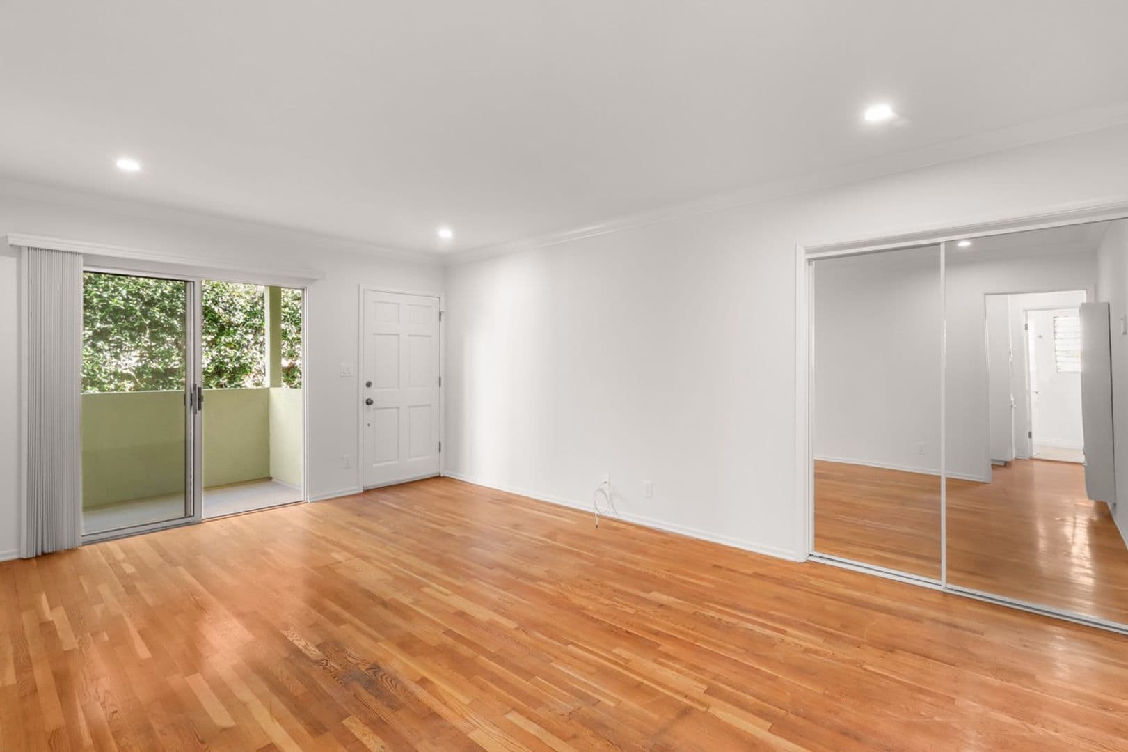 Los Angeles Apartment: 1451 Armacost Ave