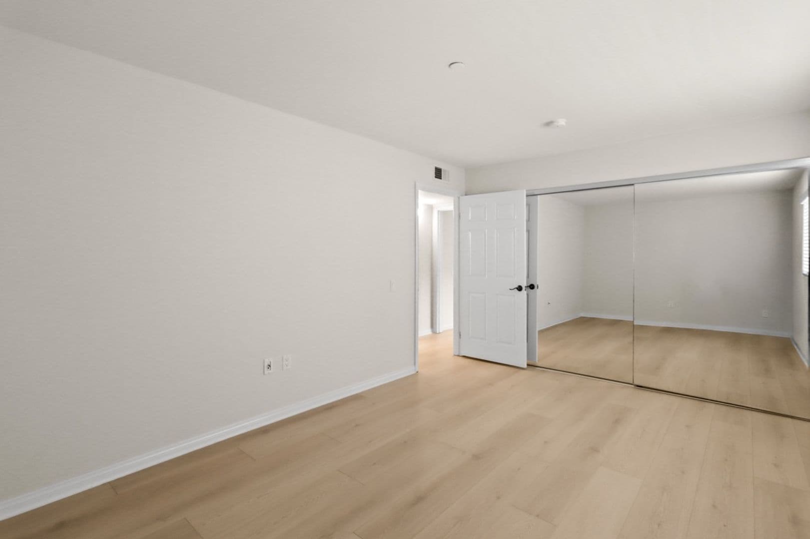Los Angeles Apartment: 4262 Lindblade Dr