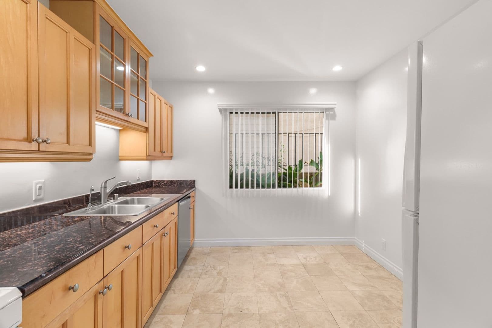 Los Angeles Apartment: 1451 Armacost Ave