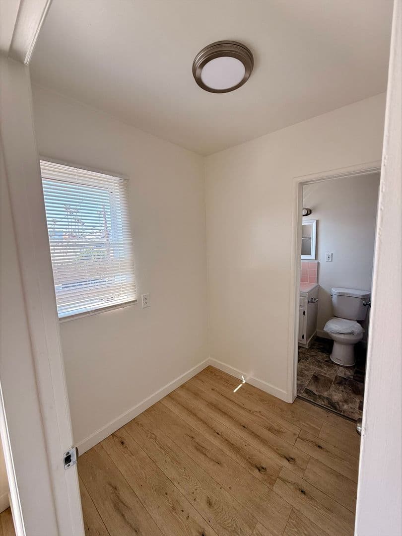 Los Angeles Apartment: 139 & 143 N. Mariposa Ave.