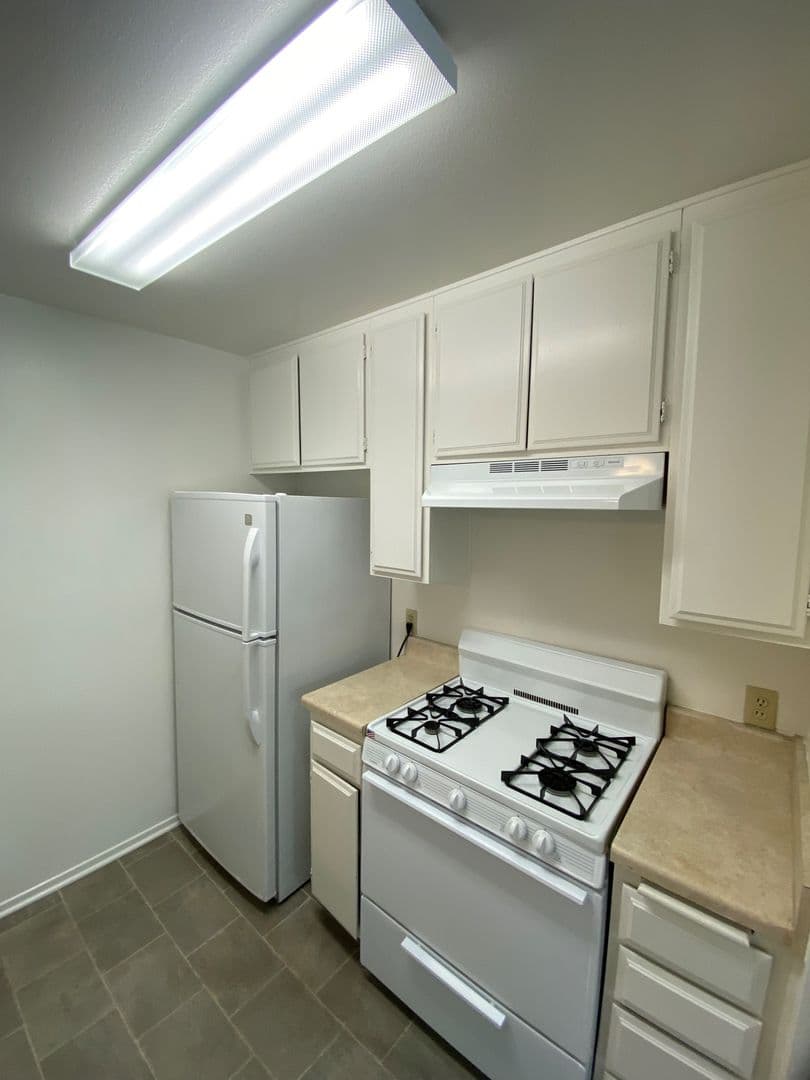 Los Angeles Apartment: 3642 Hughes Ave