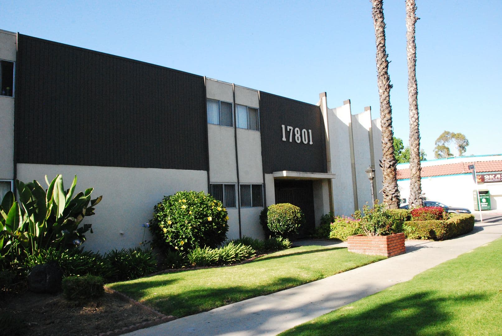 Reseda CA Apartment: 17801 Sherman Way