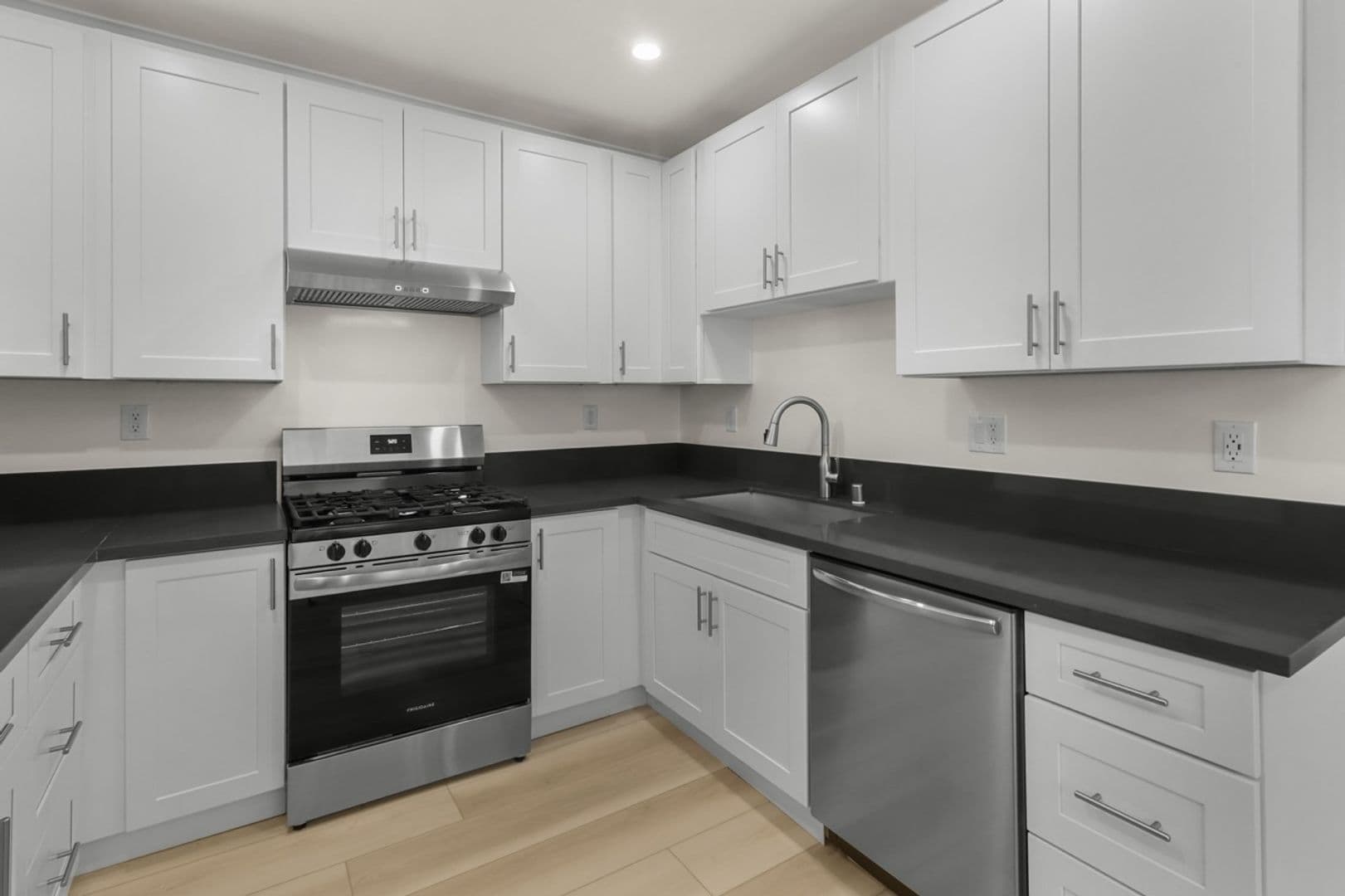 Los Angeles Apartment: 11711 Goshen Ave.