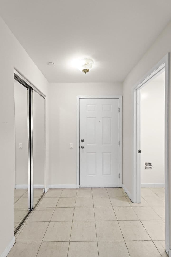 Los Angeles Apartment: 4262 Lindblade Dr