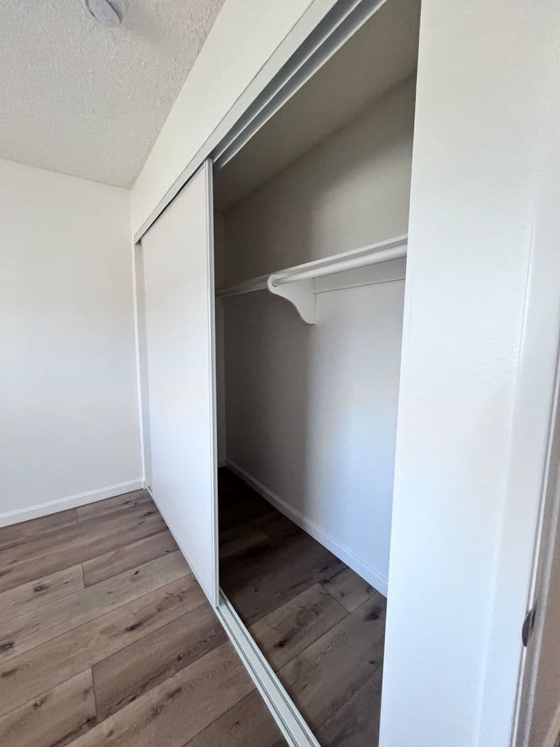 Sunland Apartment: 8608 Foothill Blvd