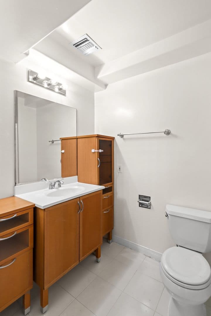 Los Angeles Apartment: 4262 Lindblade Dr
