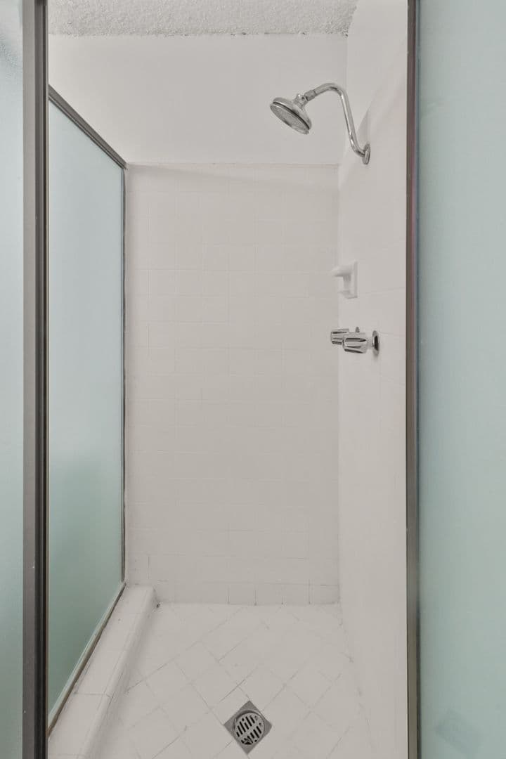 Los Angeles Apartment: 11946 Montana Ave