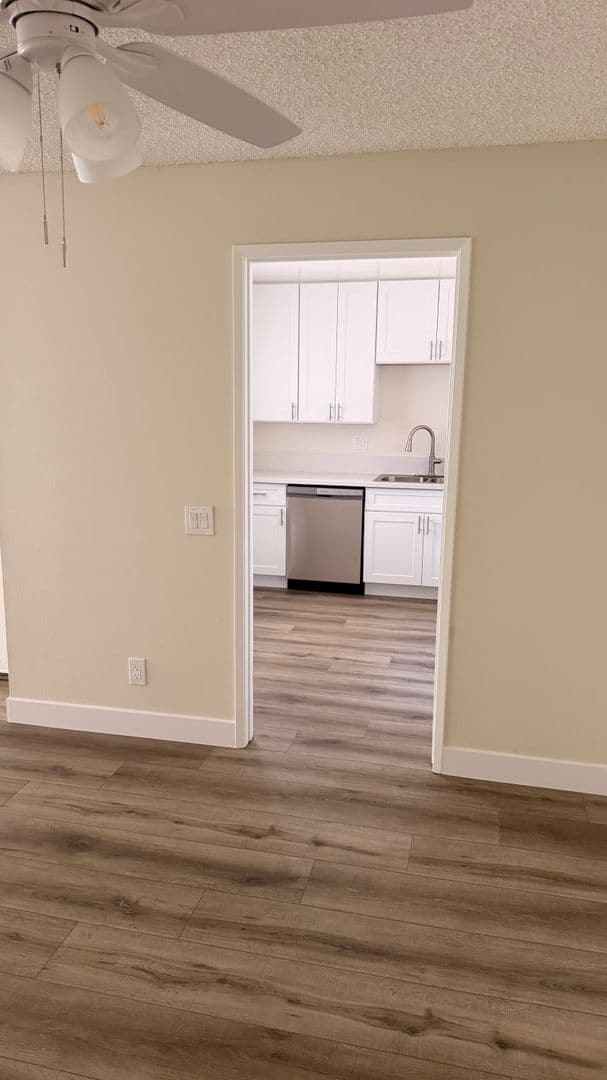 Sunland Apartment: 8608 Foothill Blvd