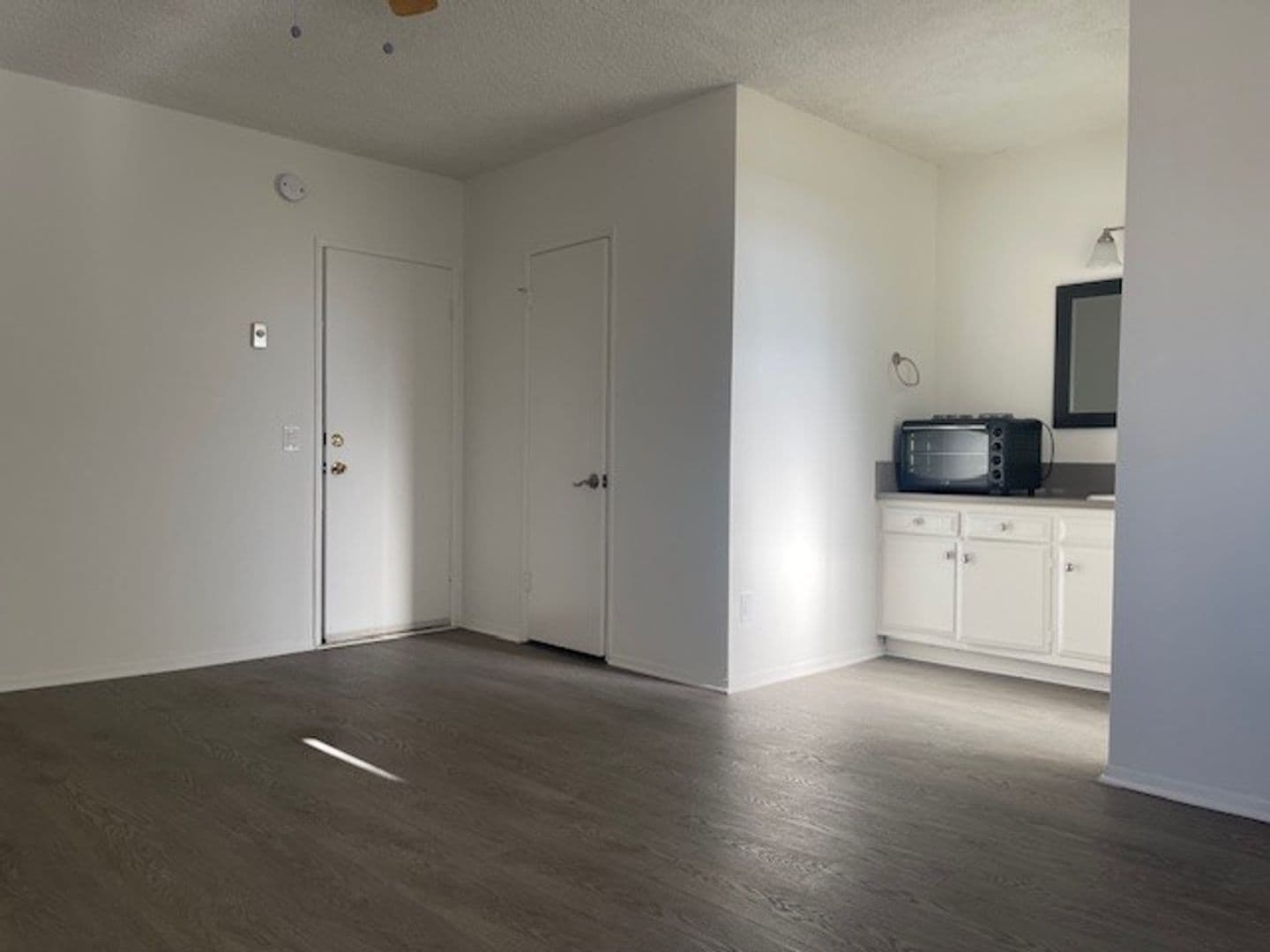 Los Angeles Apartment: 1524 Bundy Dr.