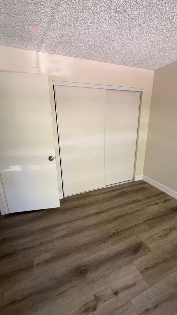 Sunland Apartment: 8608 Foothill Blvd