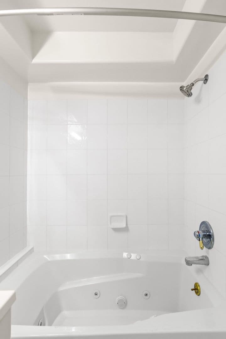 Los Angeles Apartment: 4262 Lindblade Dr