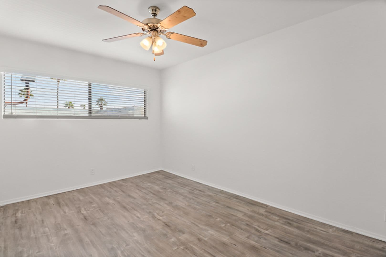 Santa Monica Apartment: 1143 -10th St