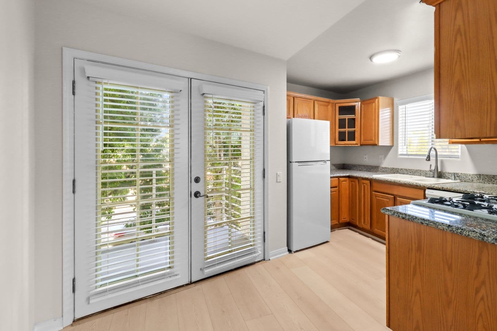 Los Angeles Apartment: 4262 Lindblade Dr