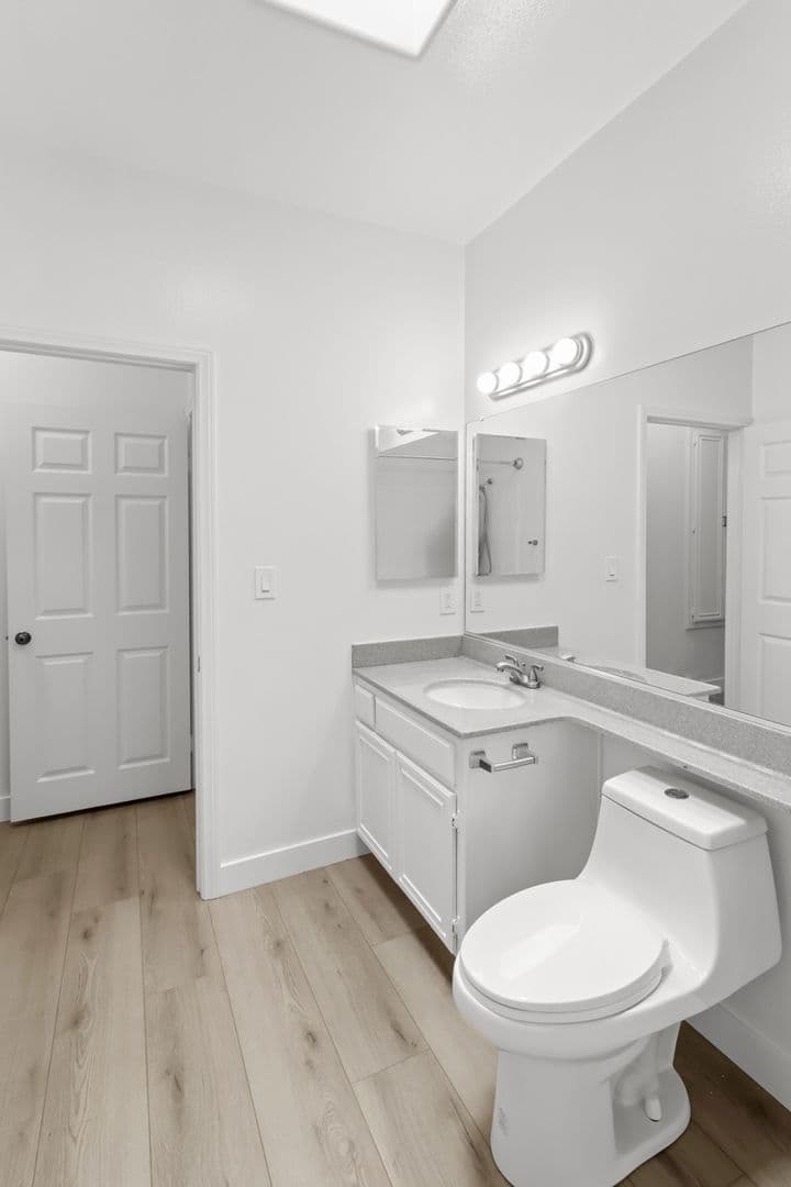 Los Angeles Apartment: 7040 Flight Ave.
