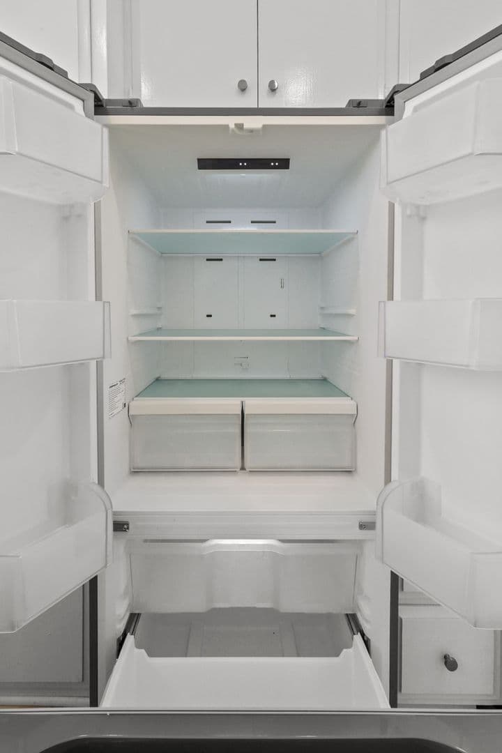 Los Angeles Apartment: 1226 McClellan Drive