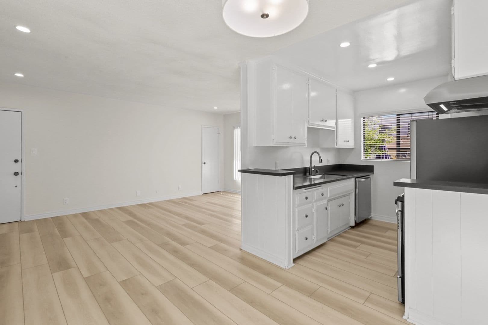 Los Angeles Apartment: 1226 McClellan Drive