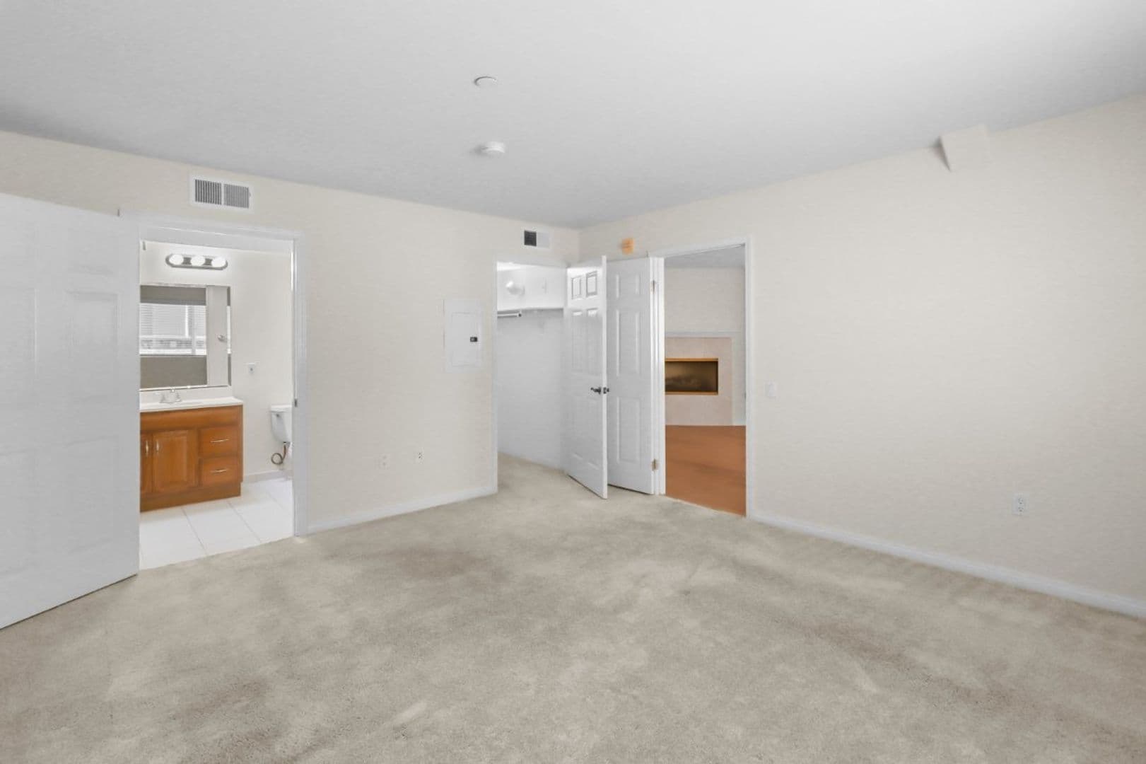 Los Angeles Apartment: 4262 Lindblade Dr