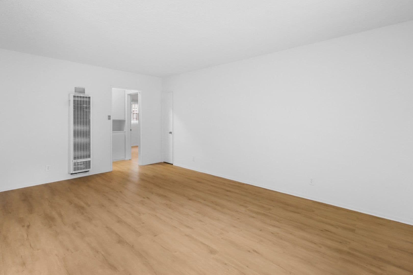 Los Angeles Apartment: 3709 Midvale Ave