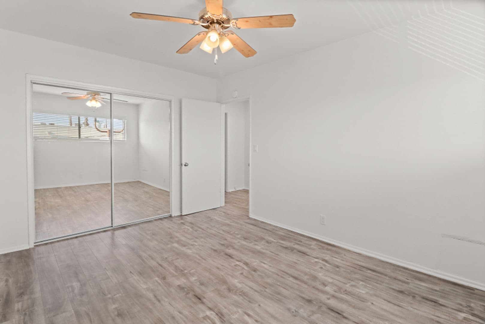 Santa Monica Apartment: 1143 -10th St