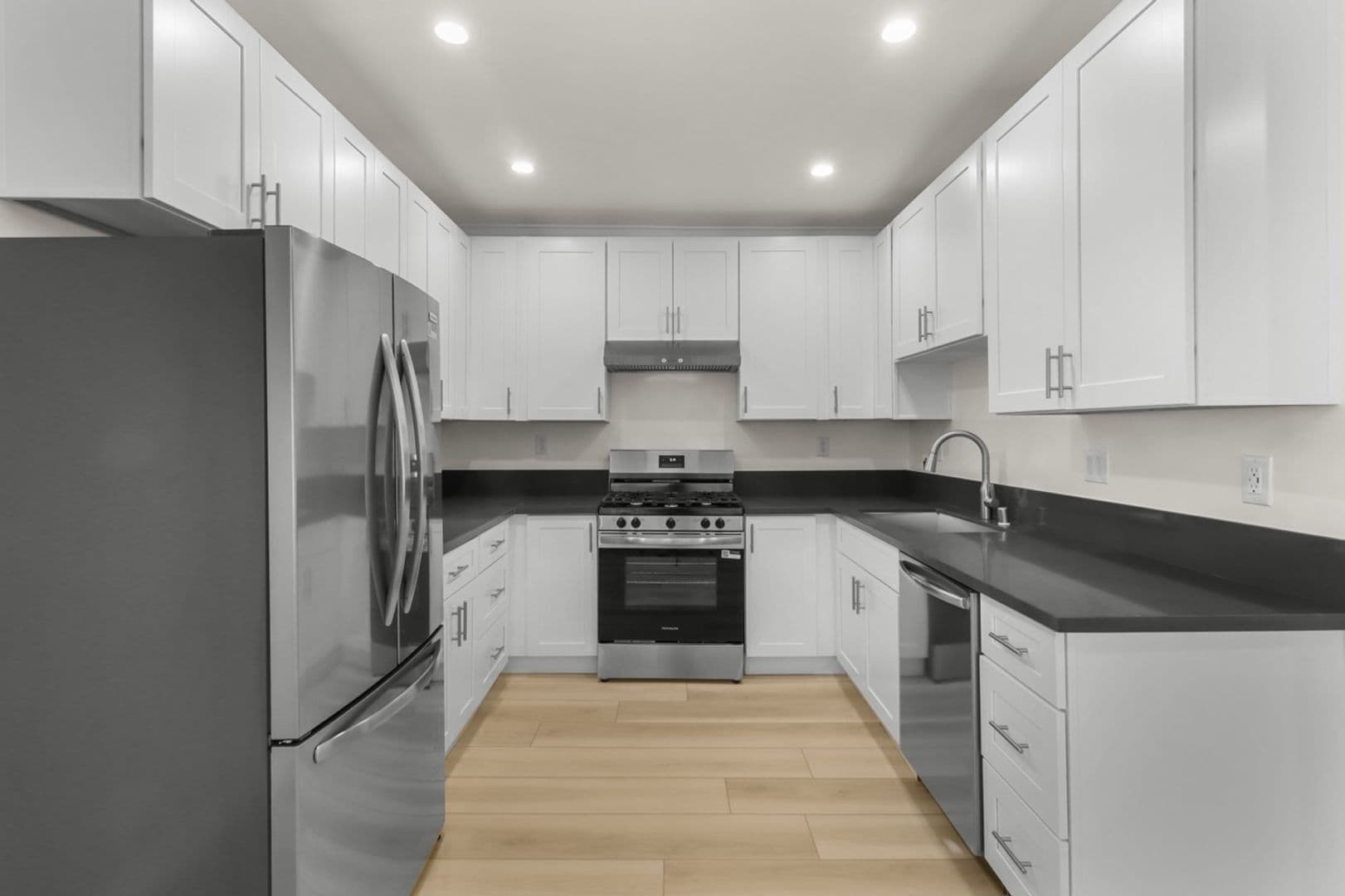 Los Angeles Apartment: 11711 Goshen Ave.