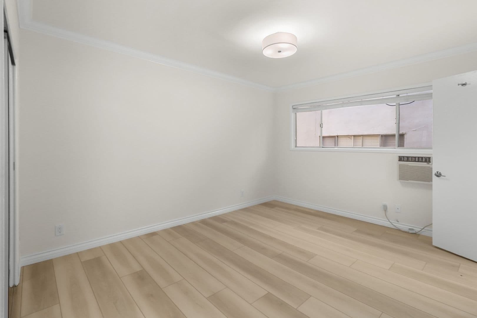 Los Angeles Apartment: 11711 Goshen Ave.