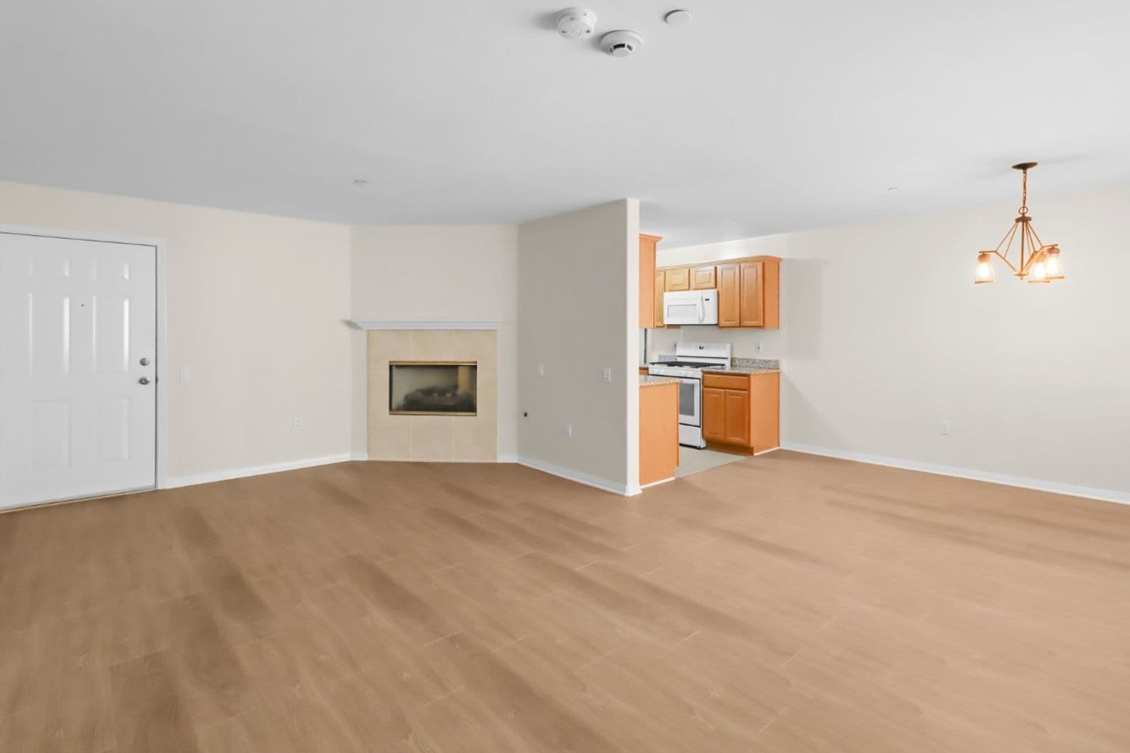 Los Angeles Apartment: 4262 Lindblade Dr