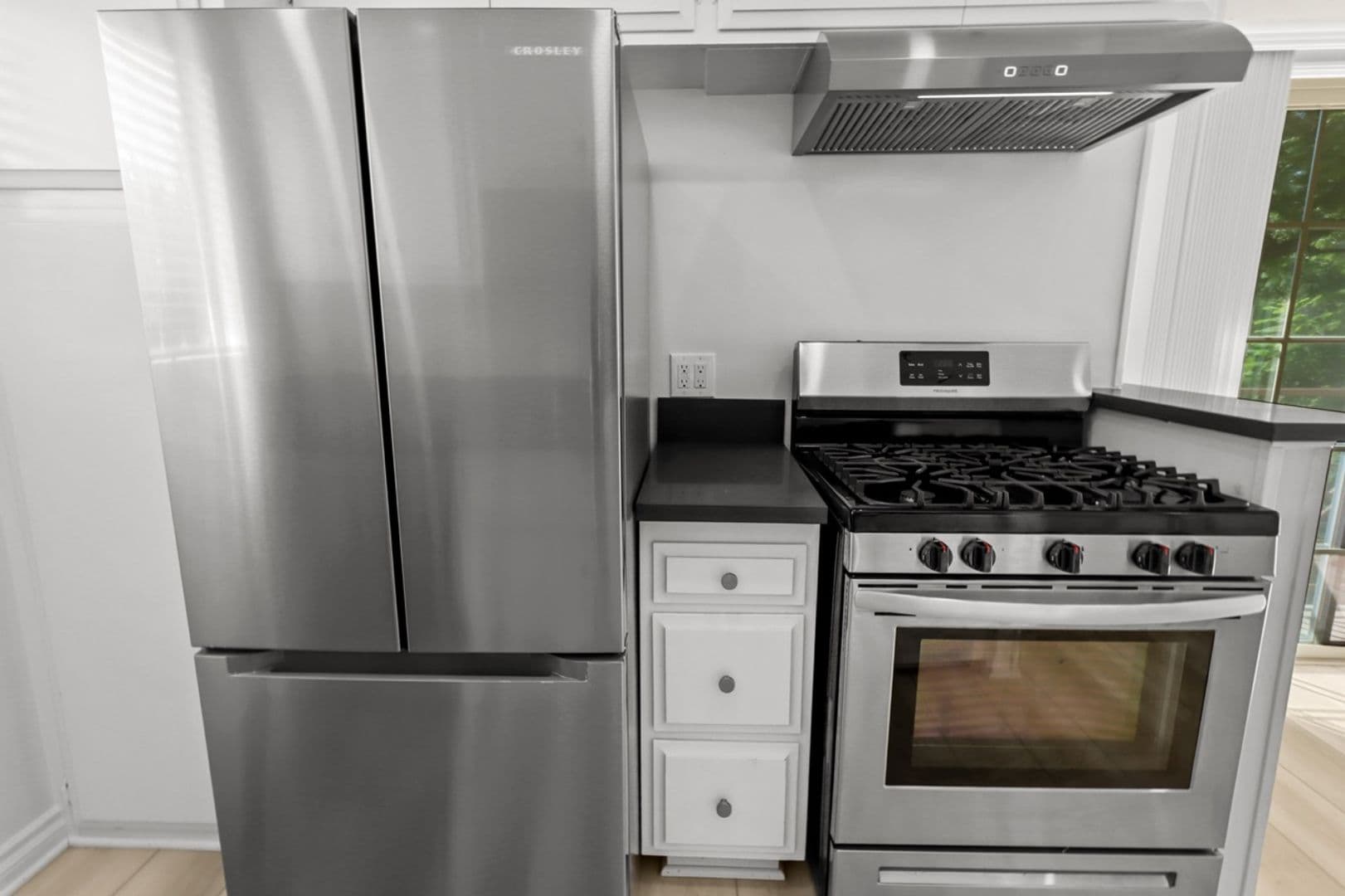 Los Angeles Apartment: 1226 McClellan Drive