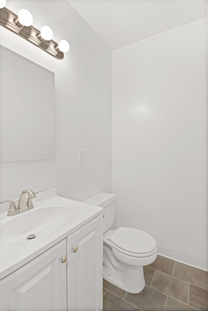 Santa Monica Apartment: 1143 -10th St