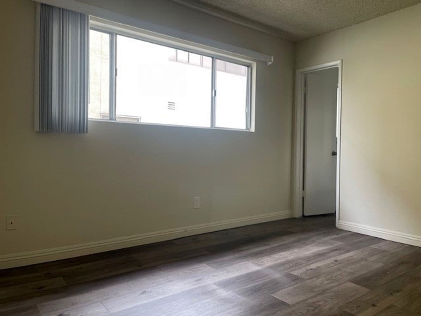 Los Angeles Apartment: 1524 Bundy Dr.
