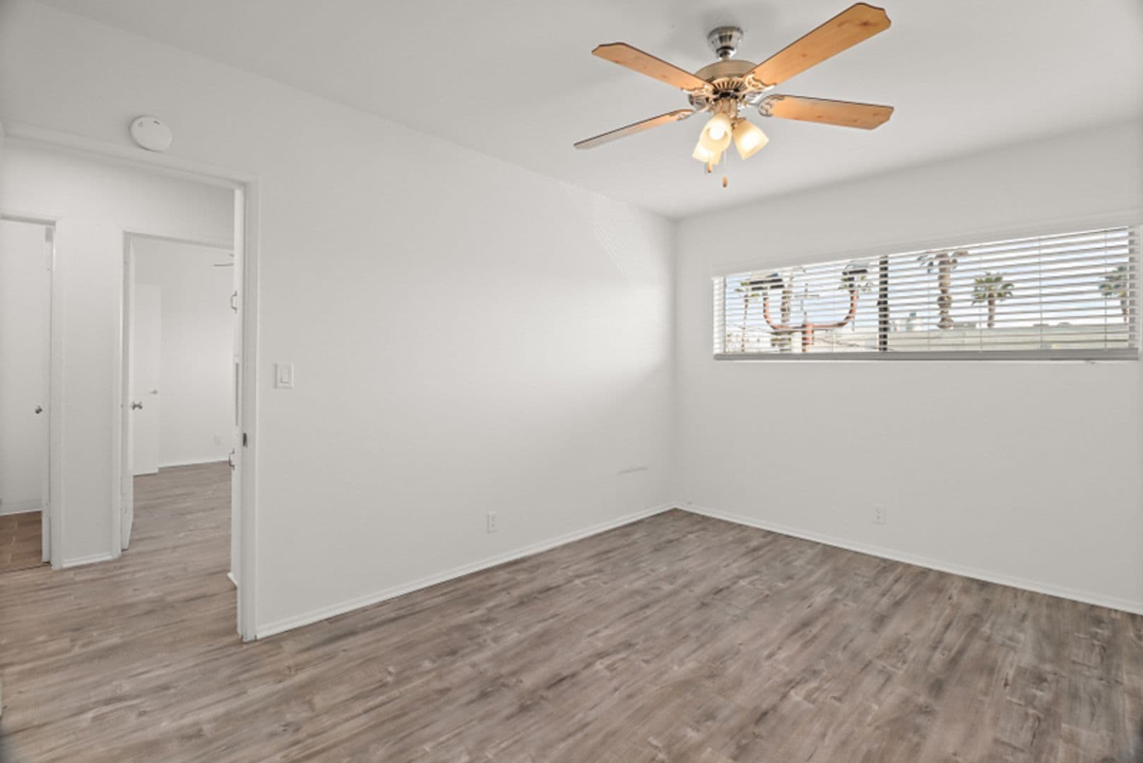 Santa Monica Apartment: 1143 -10th St