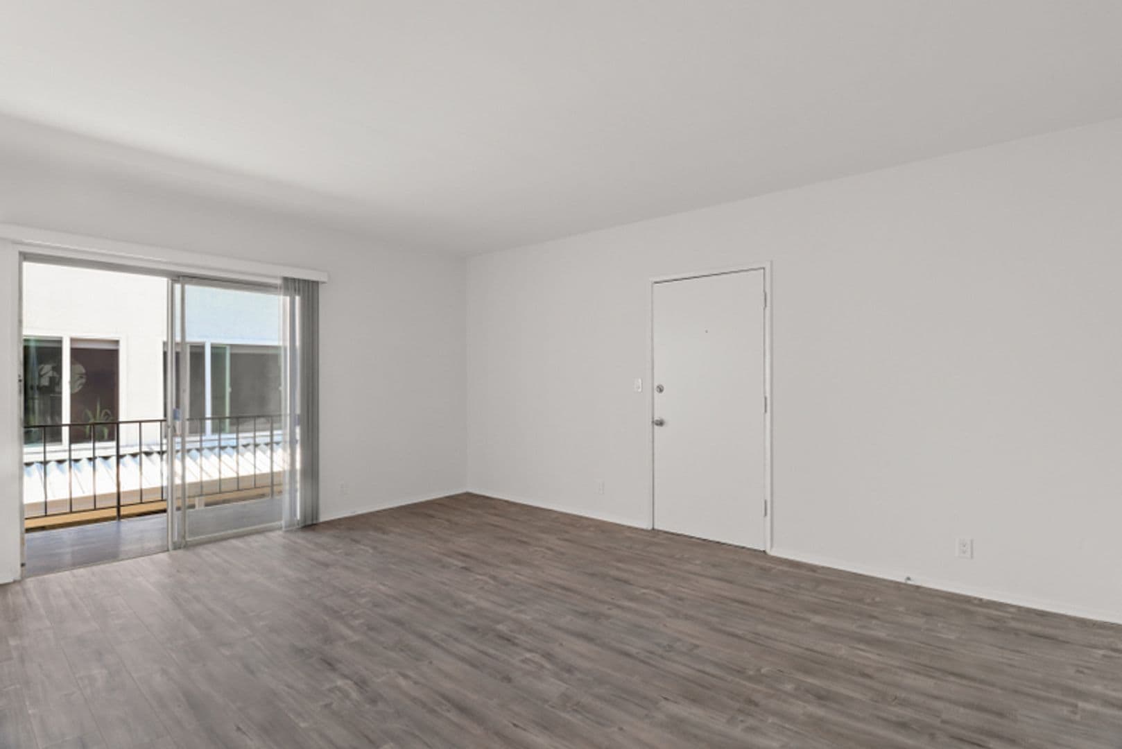 Santa Monica Apartment: 1143 -10th St