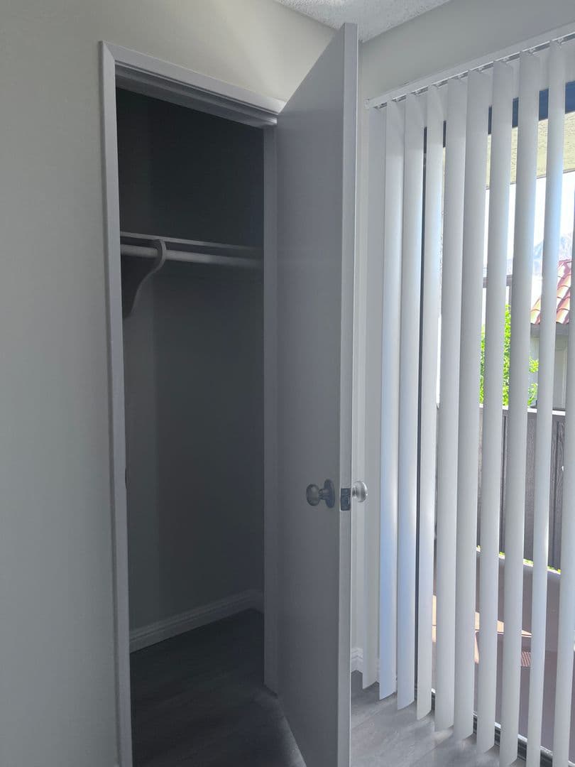 Sunland Apartment: 8608 Foothill Blvd