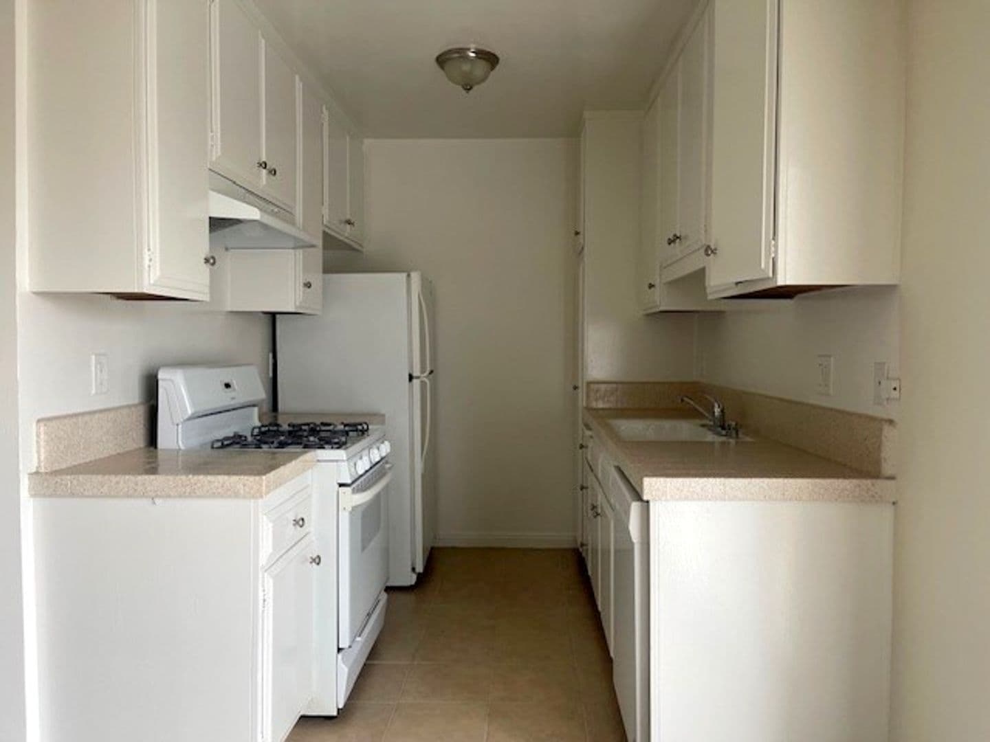 Los Angeles Apartment: 1524 Bundy Dr.