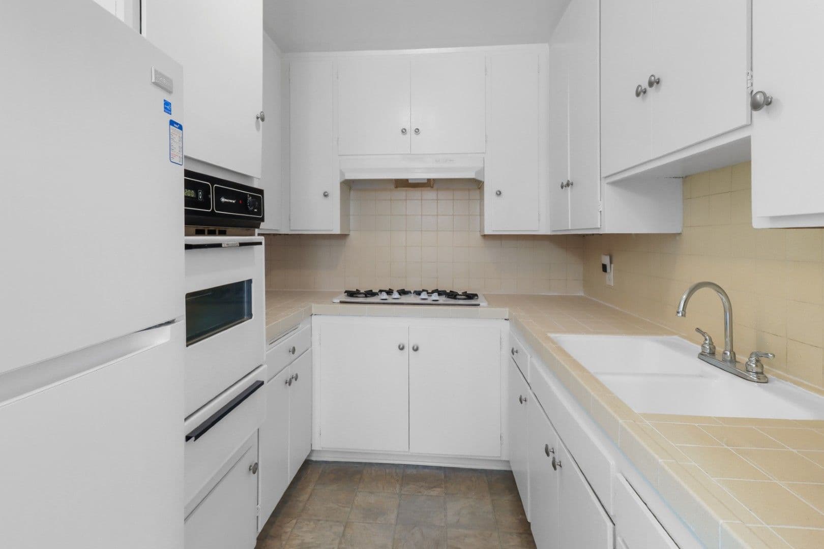 Los Angeles Apartment: 3709 Midvale Ave