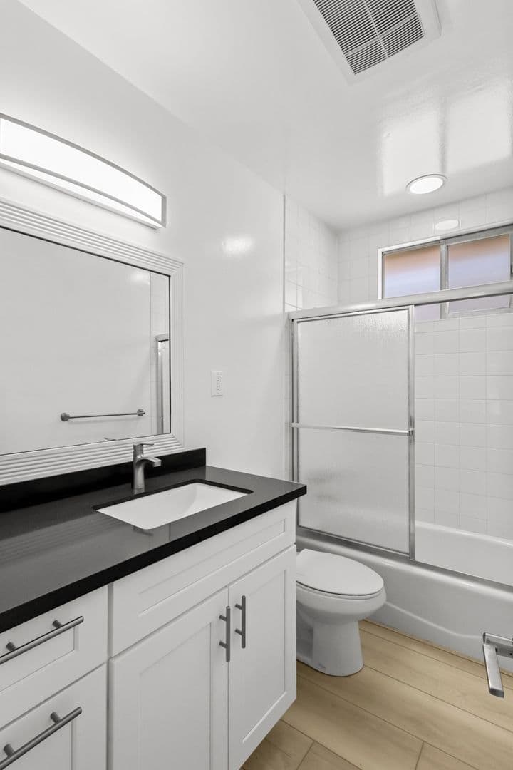 Los Angeles Apartment: 1226 McClellan Drive