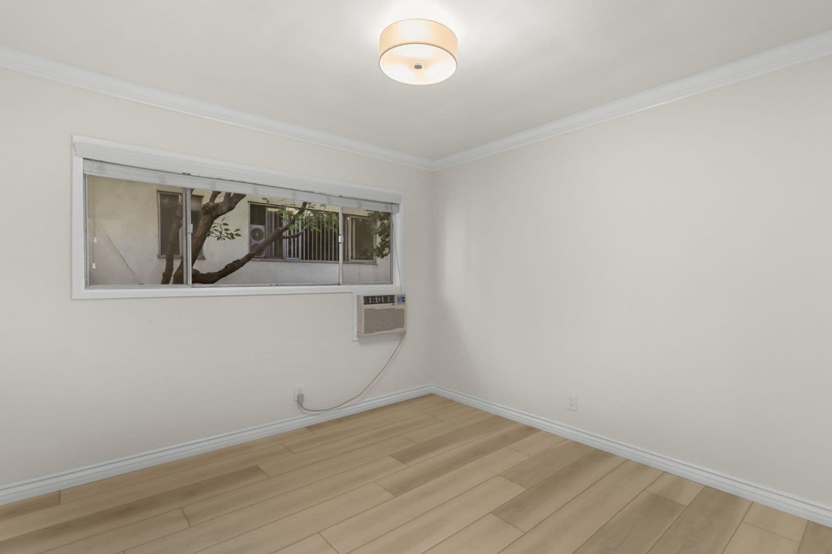 Los Angeles Apartment: 11711 Goshen Ave.
