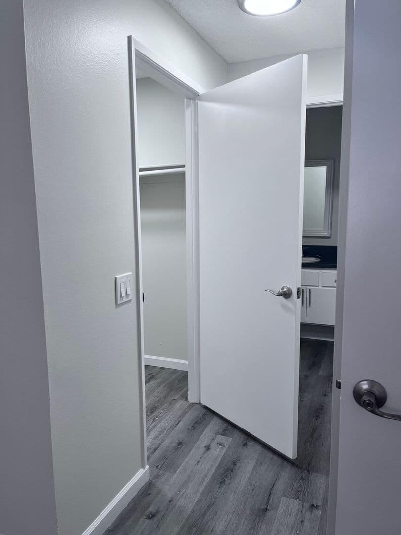 Sunland Apartment: 8608 Foothill Blvd