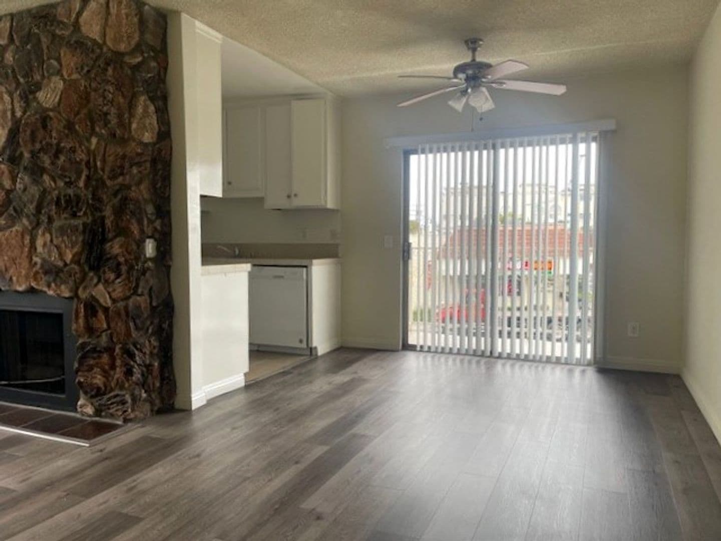 Los Angeles Apartment: 1524 Bundy Dr.