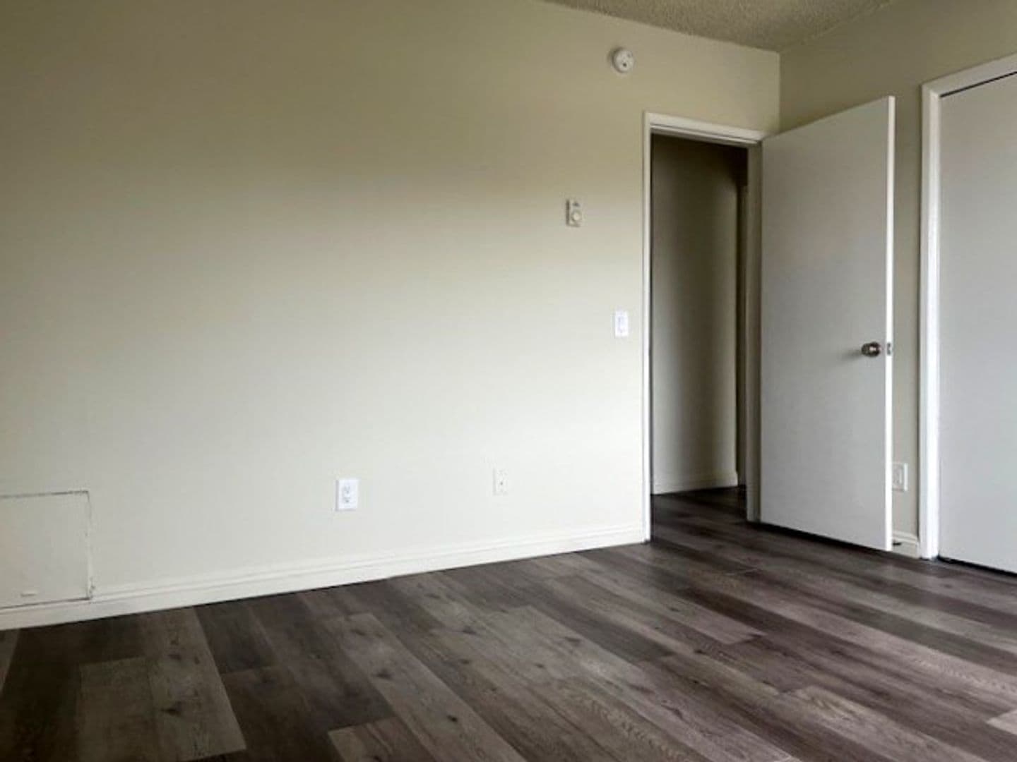 Los Angeles Apartment: 1524 Bundy Dr.